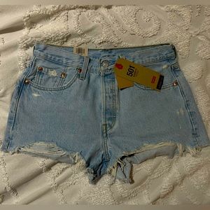 NWT Levi’s 501 Light Denim Shorts